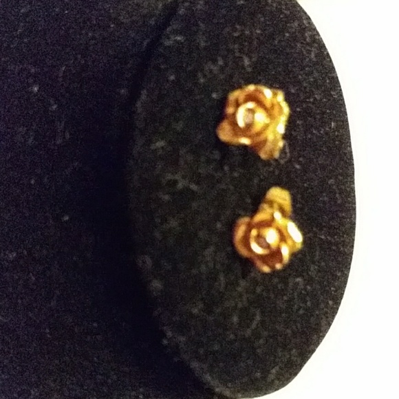 Vintage Avon Gold Tone Roses Necklace & Pierced Earring Set - Picture 4 of 6